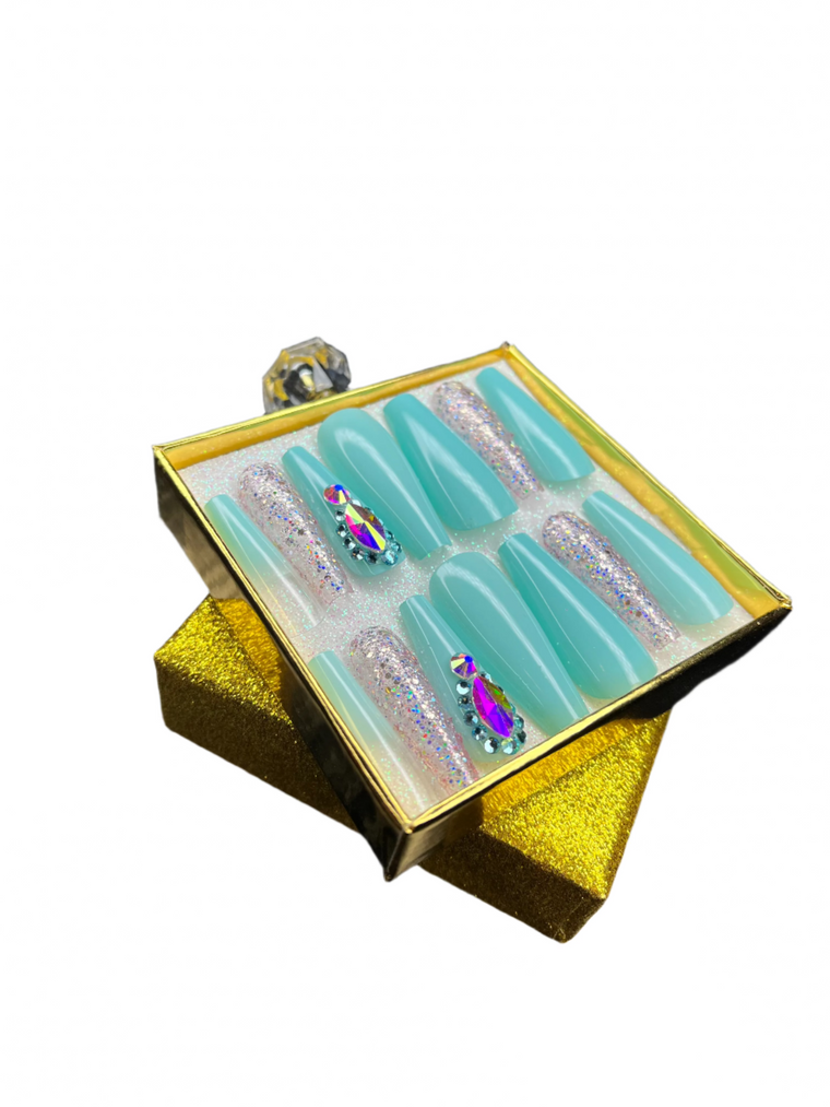 Divine Dollz Press On Nails Salon Style Glam at Home